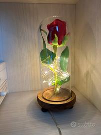 lampada con rosa teca di vetro