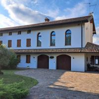 BIFAMILIARE COMPOSTA DA DUE UNITA' CON GIARDINO...