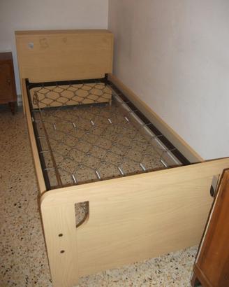 letto singolo legno chiaro