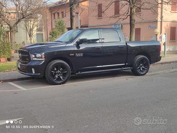 🛻 DODGE RAM R/T – 2016 – Full Optional