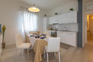 Appartamento 4 posti, 2 camere, balcone a 50 m dal