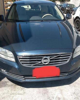 Volvo v70 2.4td 2013 demolito per ricambi