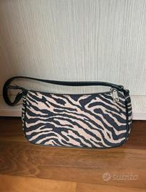Borsa con stampa tigrata beige.