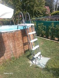 scaletta per piscina