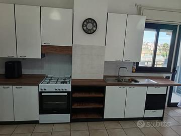 Mobili moderni per la casa, nuovi e usati, in vend