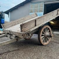 Carretto antico in legno
