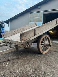 Carretto antico in legno