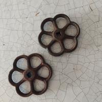 Manopole / volantini in ghisa vintage – 2 pezzi