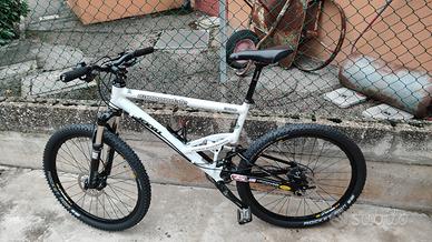 Cannondale Jekill 1000 26" made in USA restaurata
