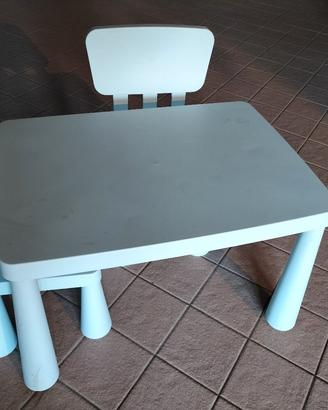 Tavolino bambini e 2 sedie 