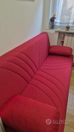 Divano letto 1 piazza e 1/2 di colore rosso 