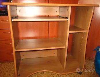 Scrivania per computer con piano scorrevole