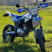 moto tenuta maniacalmente 