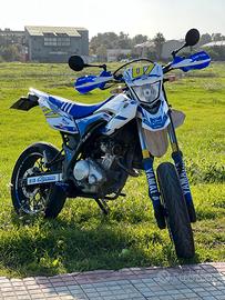 moto tenuta maniacalmente 