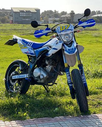 moto tenuta maniacalmente 