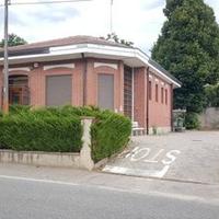 Refrancore: ampio locale commerciale