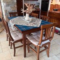 TAVOLO ALLUNGABILE IN LEGNO COMPLETO DI 6 SEDIE