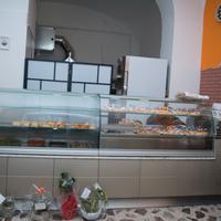 Vetrina espositore gastronomia e bancone cassa