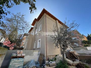 TRILOCALE MANSARDATO CON TERRAZZO E POSTO AUTO