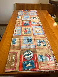 Tovaglia rettangolare con tovaglioli in stoffa