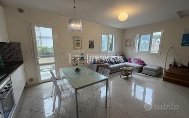 TRE LOCALI SU DUE LIVELLI