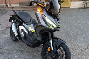 Xadv 750
