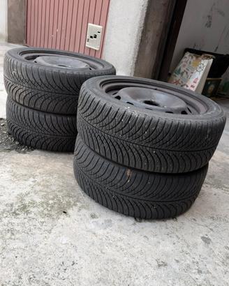 4 gomme con cerchi invernali
