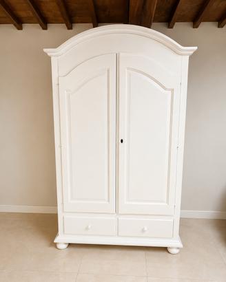Armadio in legno laccato bianco stile provenzale