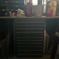 Attrezzature e materiali edili di vario tipo