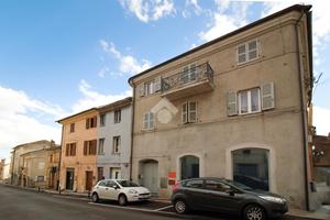3 locali a monte urano