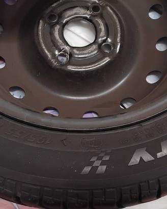 4 cerchi con gomme 
