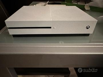 X Box One S 1tb + Joypad + 2 giochi