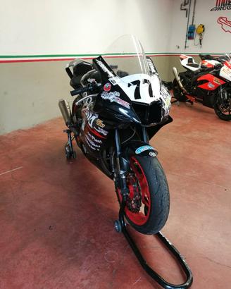 Yamaha R6 pista