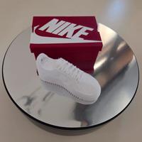 portachiave con scatola e scarpa