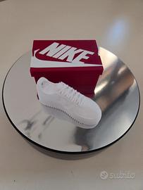 portachiave con scatola e scarpa