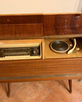 Mobile vintage con radio