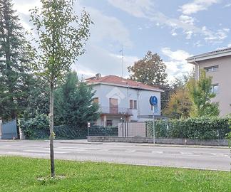 TRIFAMILIARE A CORREGGIO