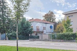 TRIFAMILIARE A CORREGGIO