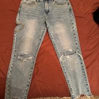 jeans da donna con strappi e brillanti 