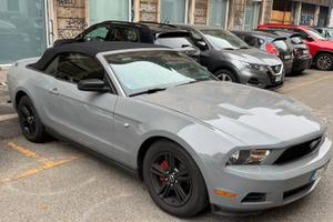 Ford Mustang Cabrio 2010 - V6 4.0 - originale USA