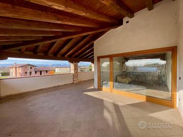 RESIDENZA RISTRUTTURATA CON GRANDI SPAZI, DEPOS...