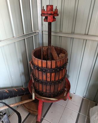 Kit  Vendemmia: Pigiadiraspatrice, Torchio e Tino