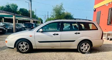 Ford Focus 1.8 tdi sw ghia gancio di traino