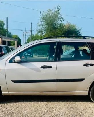 Ford Focus 1.8 tdi sw ghia gancio di traino