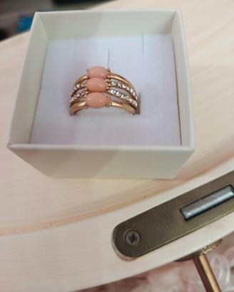 anello placcato oro con brillantini e tre perle ro