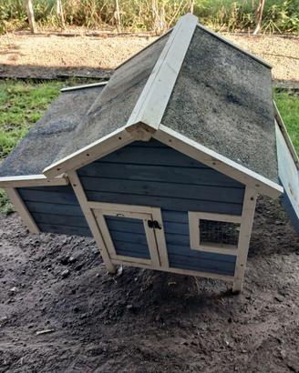 Stalla in legno per galline o conigli