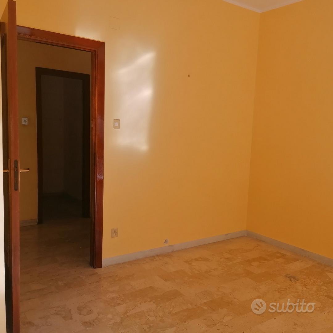 576168 Luminoso Appartamento Zona Centro Crotone - Vista 6