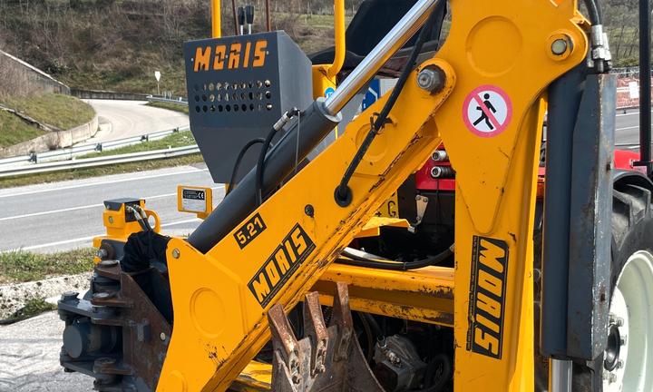 Retroescavatore MORIS modello 5.21 seminuovo