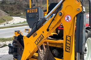 Retroescavatore MORIS modello 5.21 seminuovo