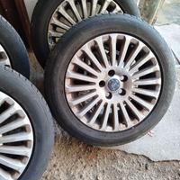 Treno pneumatici con cerchi in lega 5 fori